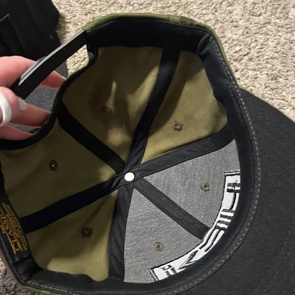 Snap back HE>I camo hat - Picture 3 of 5